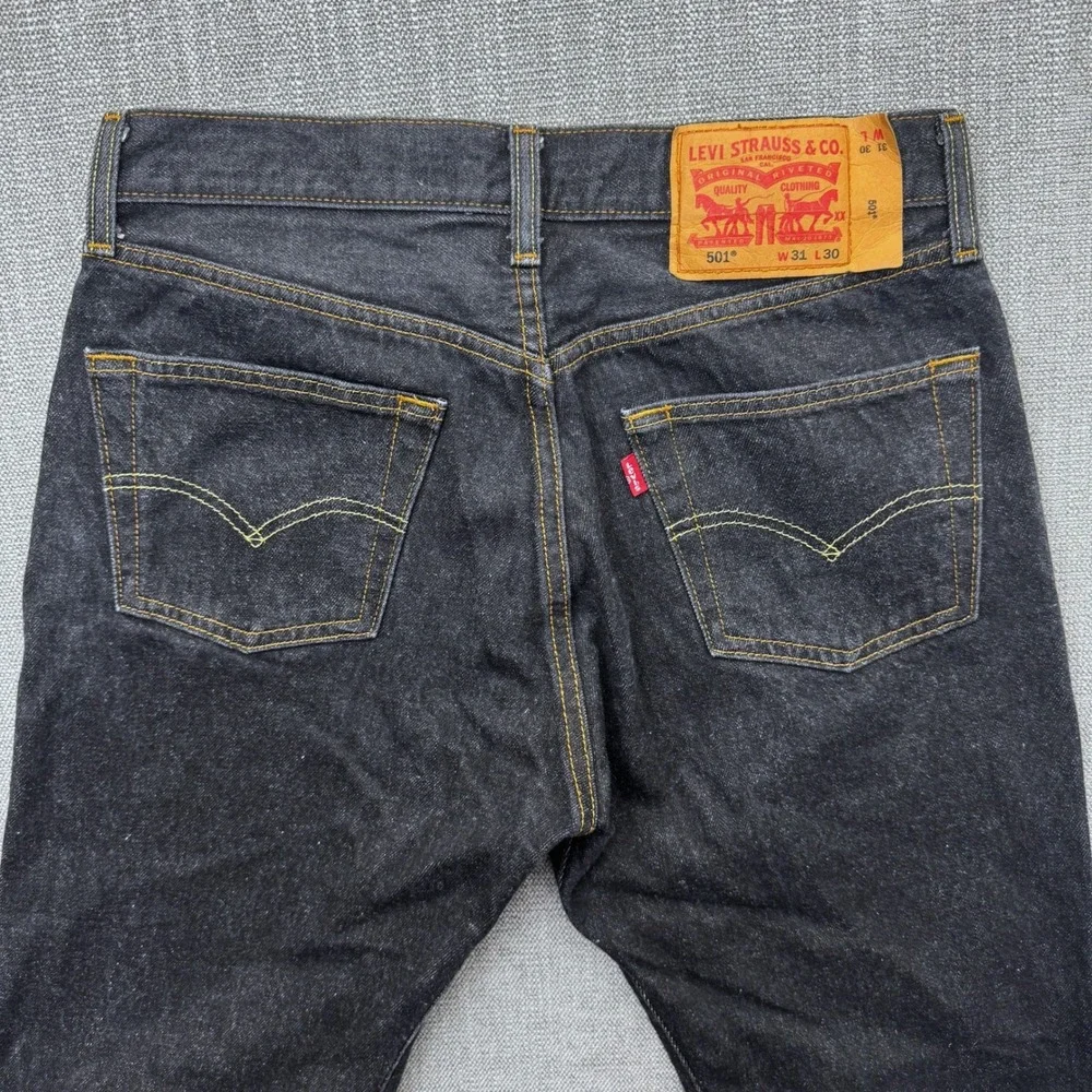 Levi's 501 Original Fit Button Fly Jeans 31x30 Dark Indigo Rigid Denim Made 2018